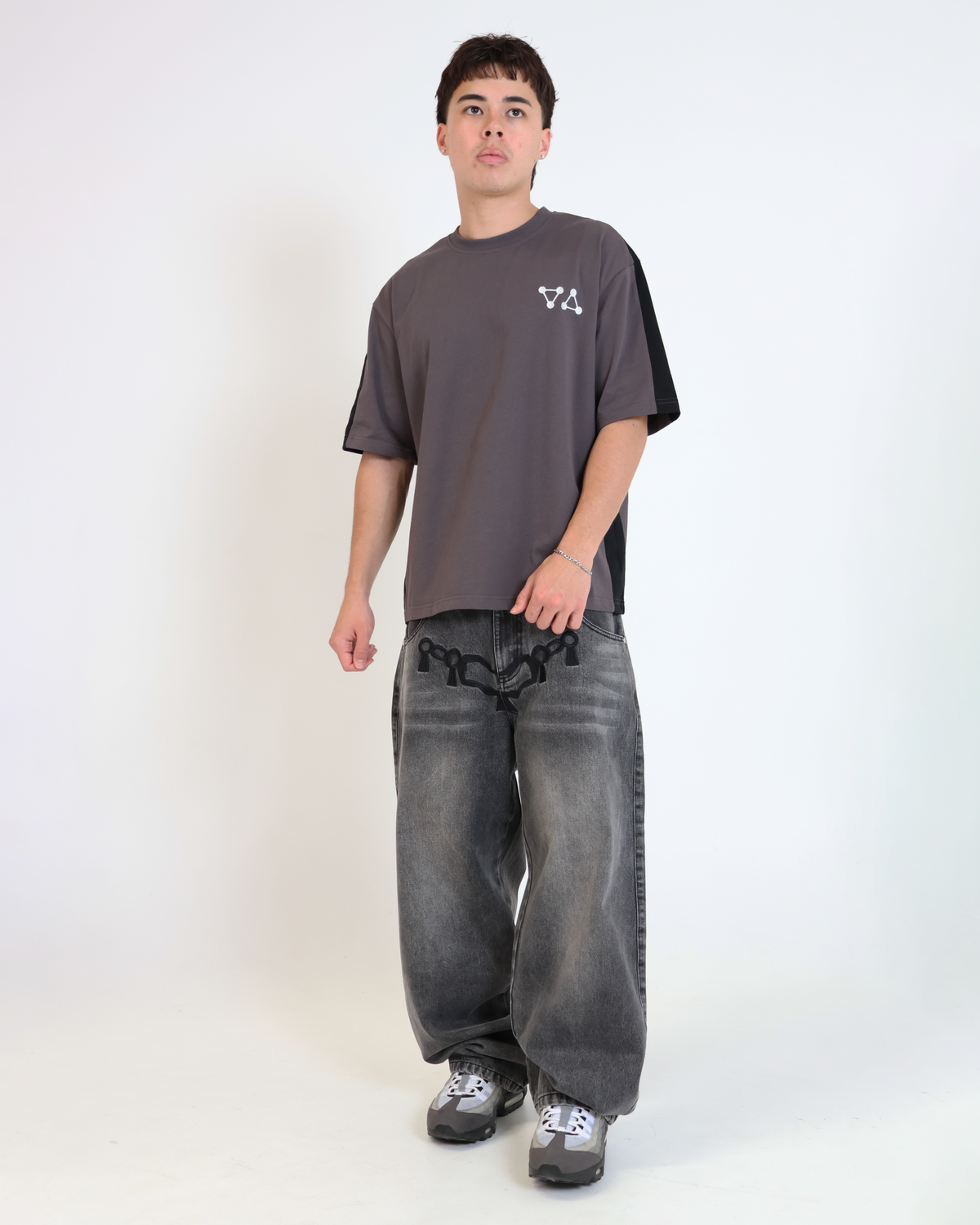 TEN SHADOWS TEE (GREY)