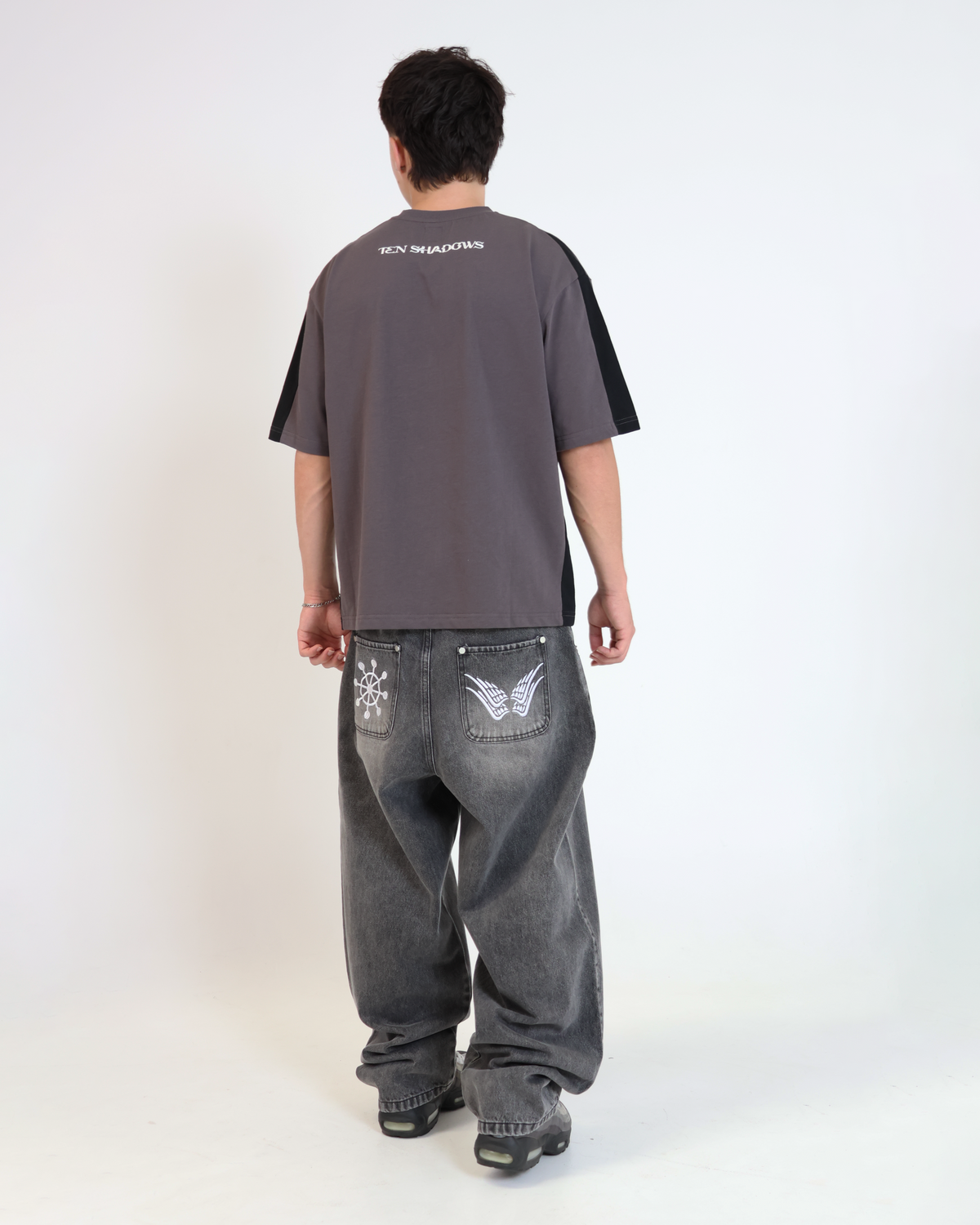 TEN SHADOWS TEE (GREY)